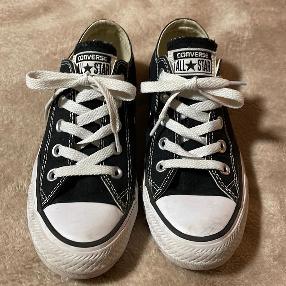Low Top Chuck Taylor All Star Women’s size 5 sneakers